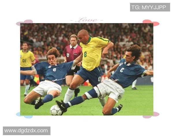 放养球星足球引发的团队战术思考与球员自由发挥之间的矛盾探讨 放养球星足球引发的团队战术思考与球员自由发挥之间的矛盾探讨